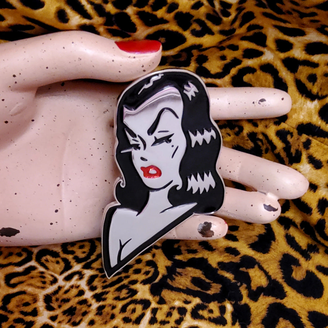 Vampira XL Pin With Red Glitter Lips